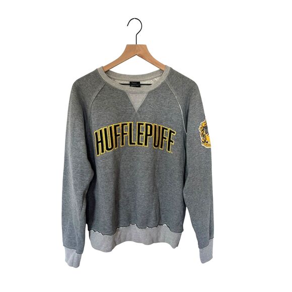 Wizarding World Of Harry Potter Sweaters - Wizarding World of Harry Potter Hufflepuff Long Sleeve Gray Pullover Sweater M